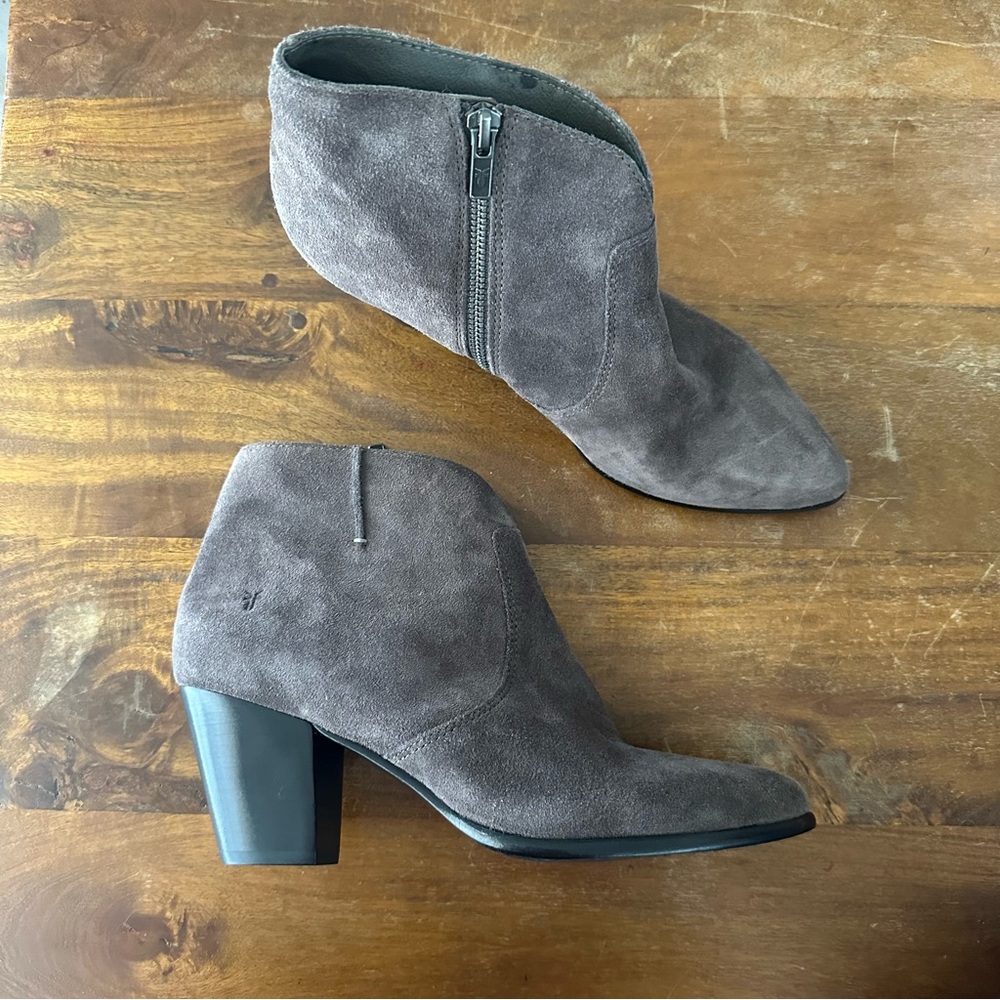 Frye Women's‎ Jennifer Taupe Brown Suede Stacked Heel Ankle Booties 3471344 10